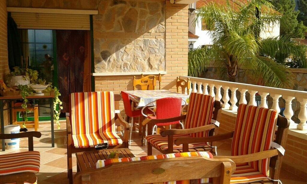 8 Bed Bungalow in Benidorm في Benidorm, فيلا