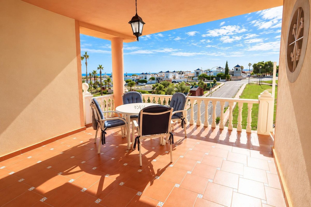 2 Bed Ground Floor Apartment in Los Altos in La Siesta