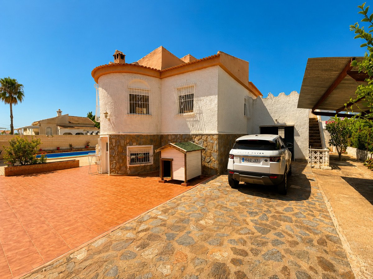 5 Bed Detached Villa in La Siesta in La Siesta, Detached Villa