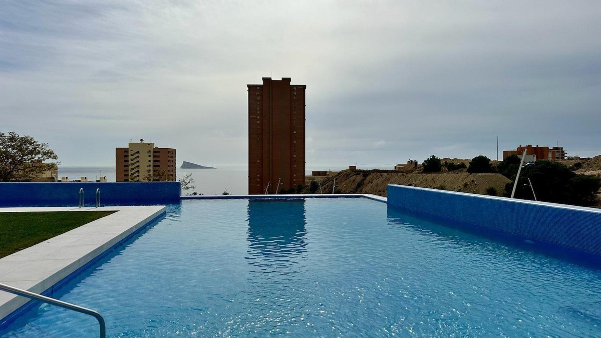 2 Bed شقة في الطابق الأوسط in Benidorm في Benidorm, 