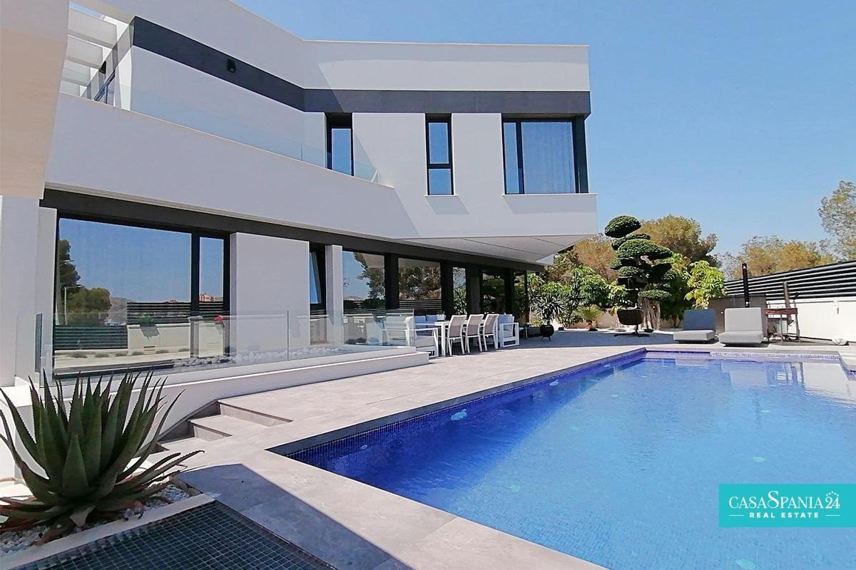 4 Bed Detached Villa in Benidorm in Benidorm — Detached Villa