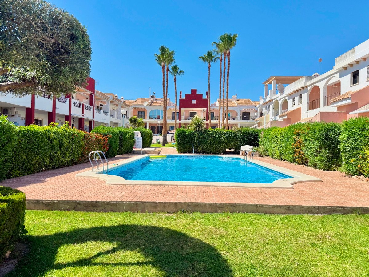3 Bed منزل شبه منفصل in Ciudad Quesada في Ciudad Quesada, منزل شبه منفصل