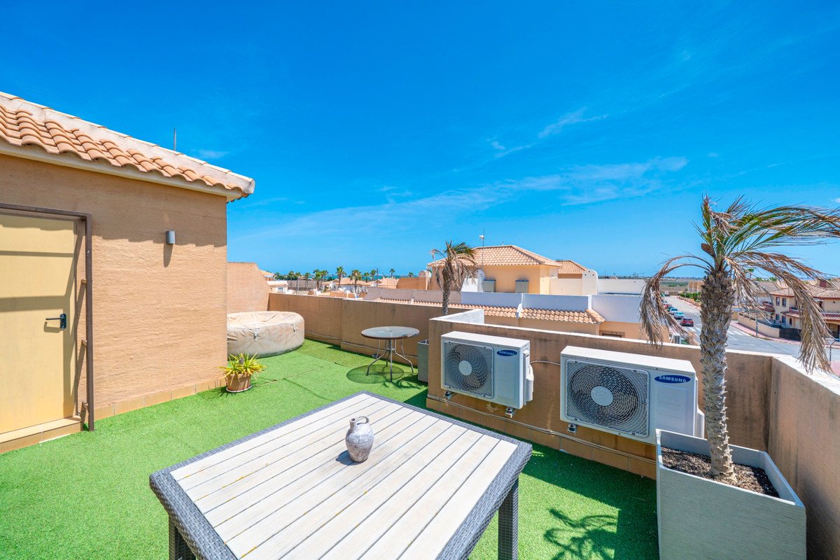 3 Bed Quad in Ciudad Quesada في Ciudad Quesada, فيلا