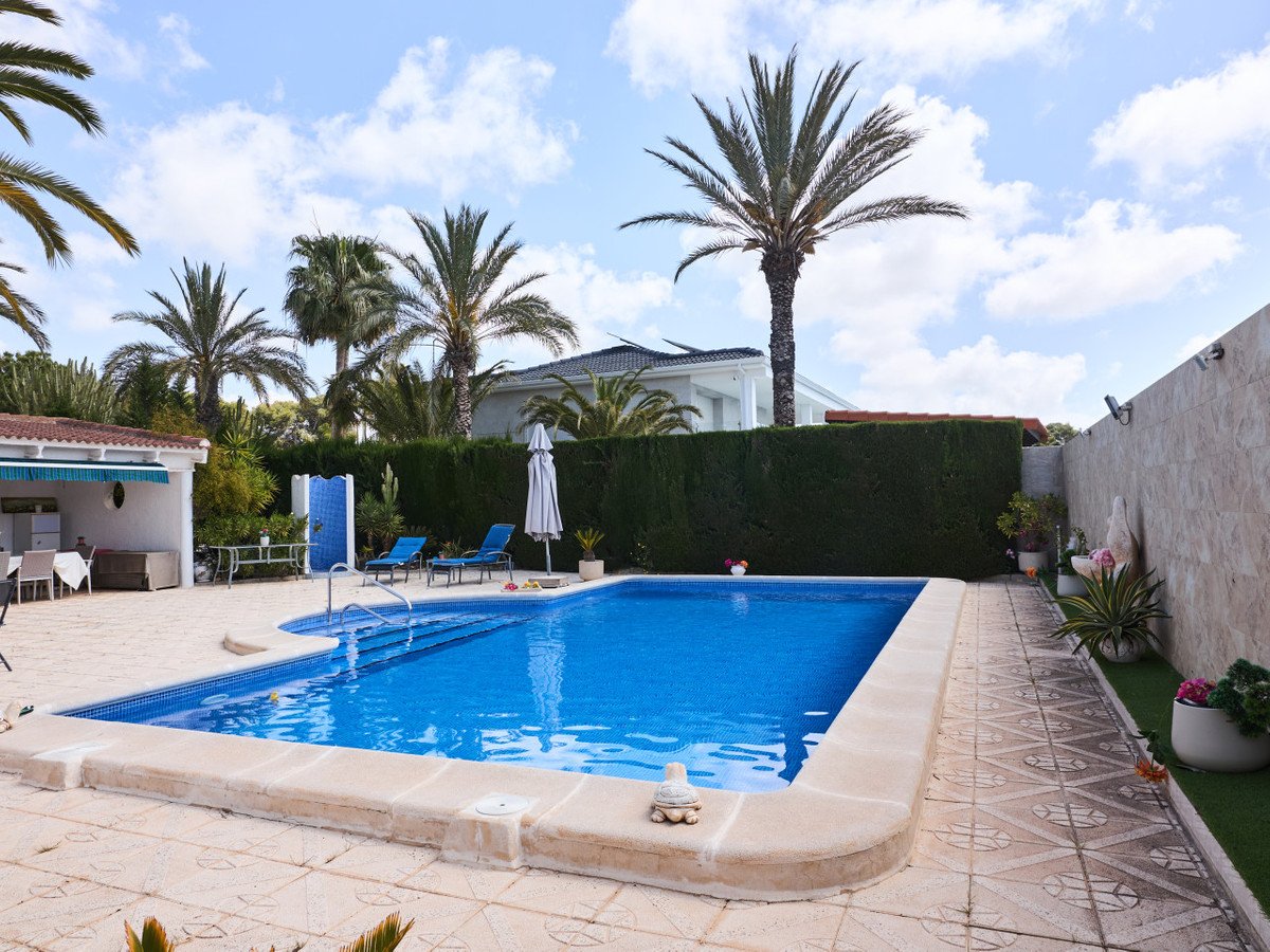 4 Bed فيلا مستقلة in Ciudad Quesada في Ciudad Quesada, فيلا منفصلة