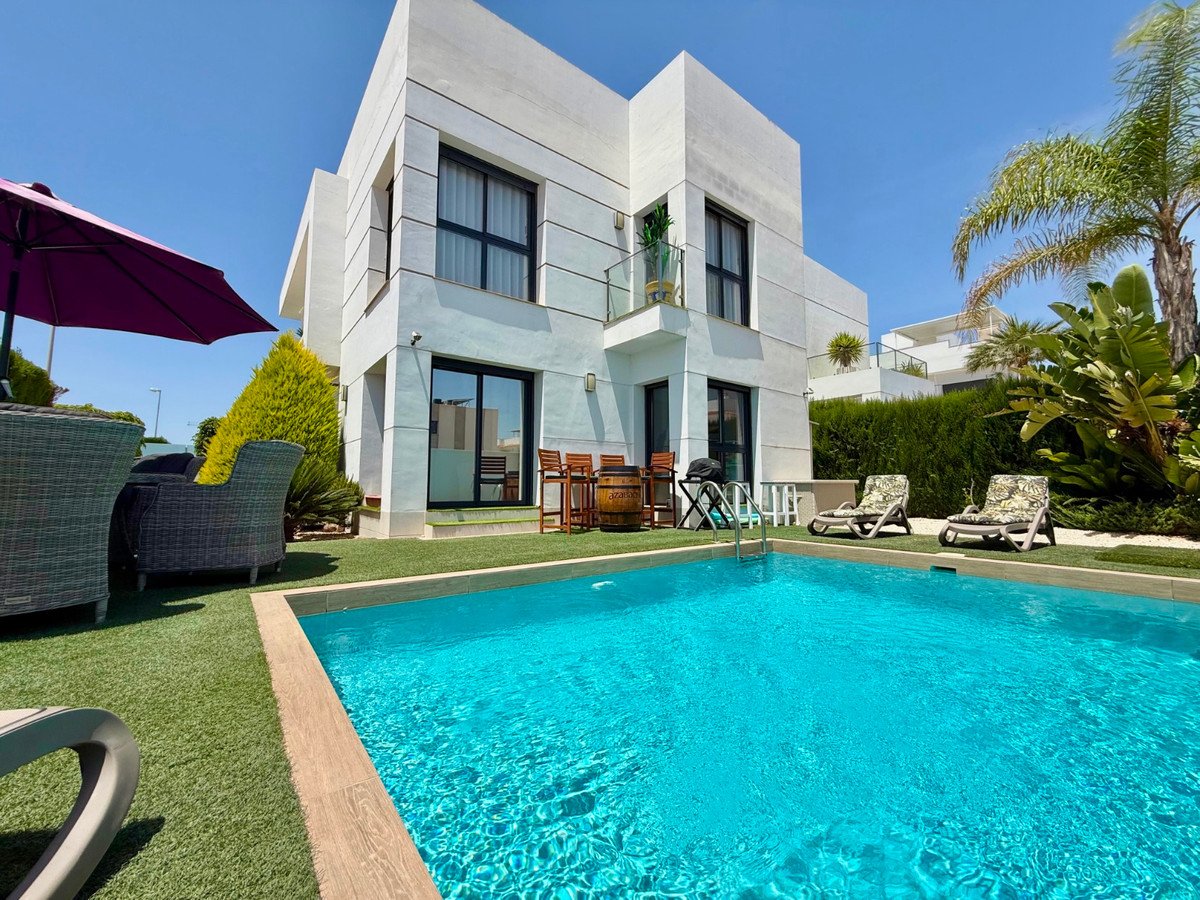 4 Bed Detached Villa in Ciudad Quesada in Ciudad Quesada, Detached Villa