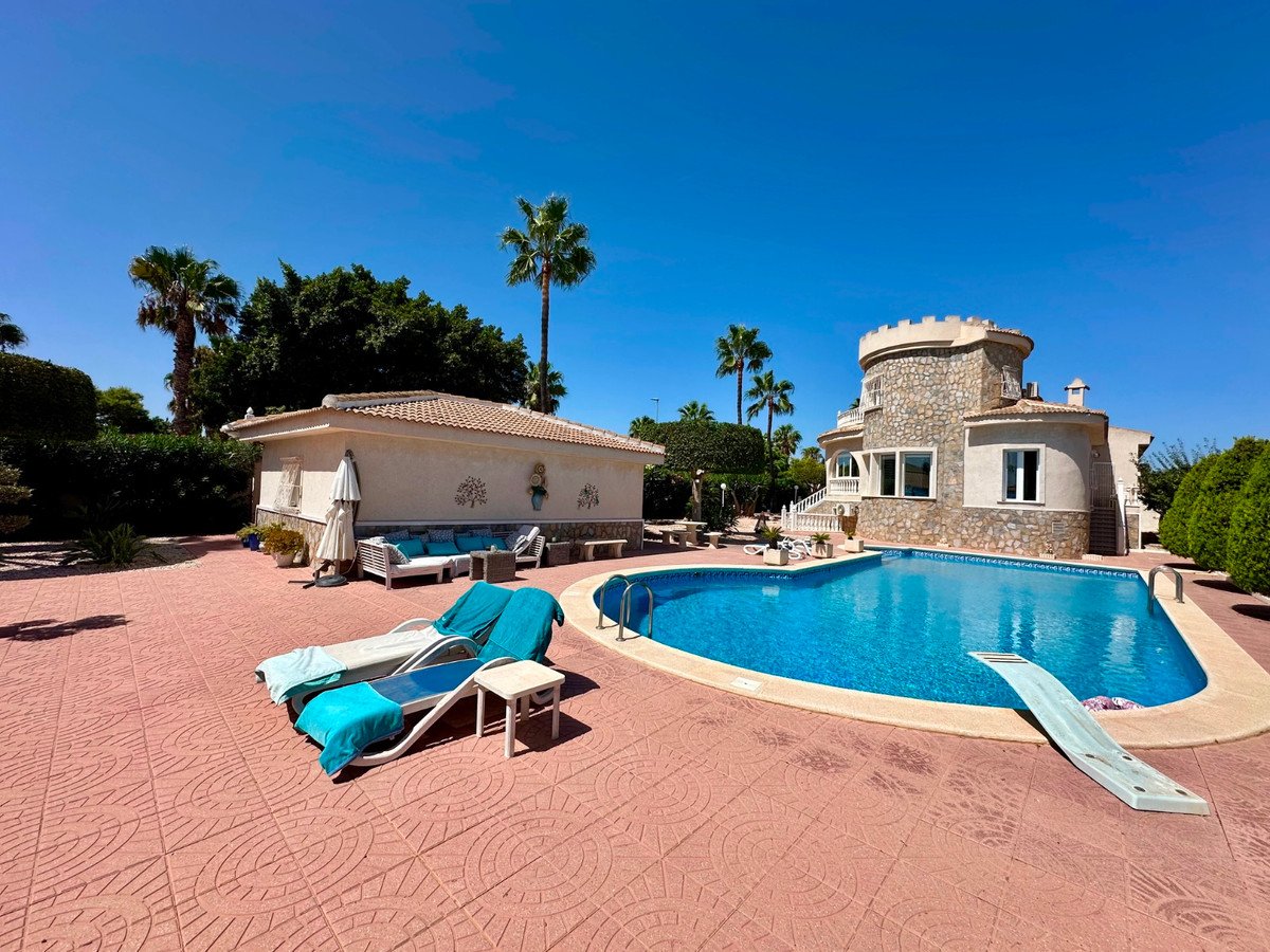 6 Bed Detached Villa in Ciudad Quesada in Ciudad Quesada, Detached Villa