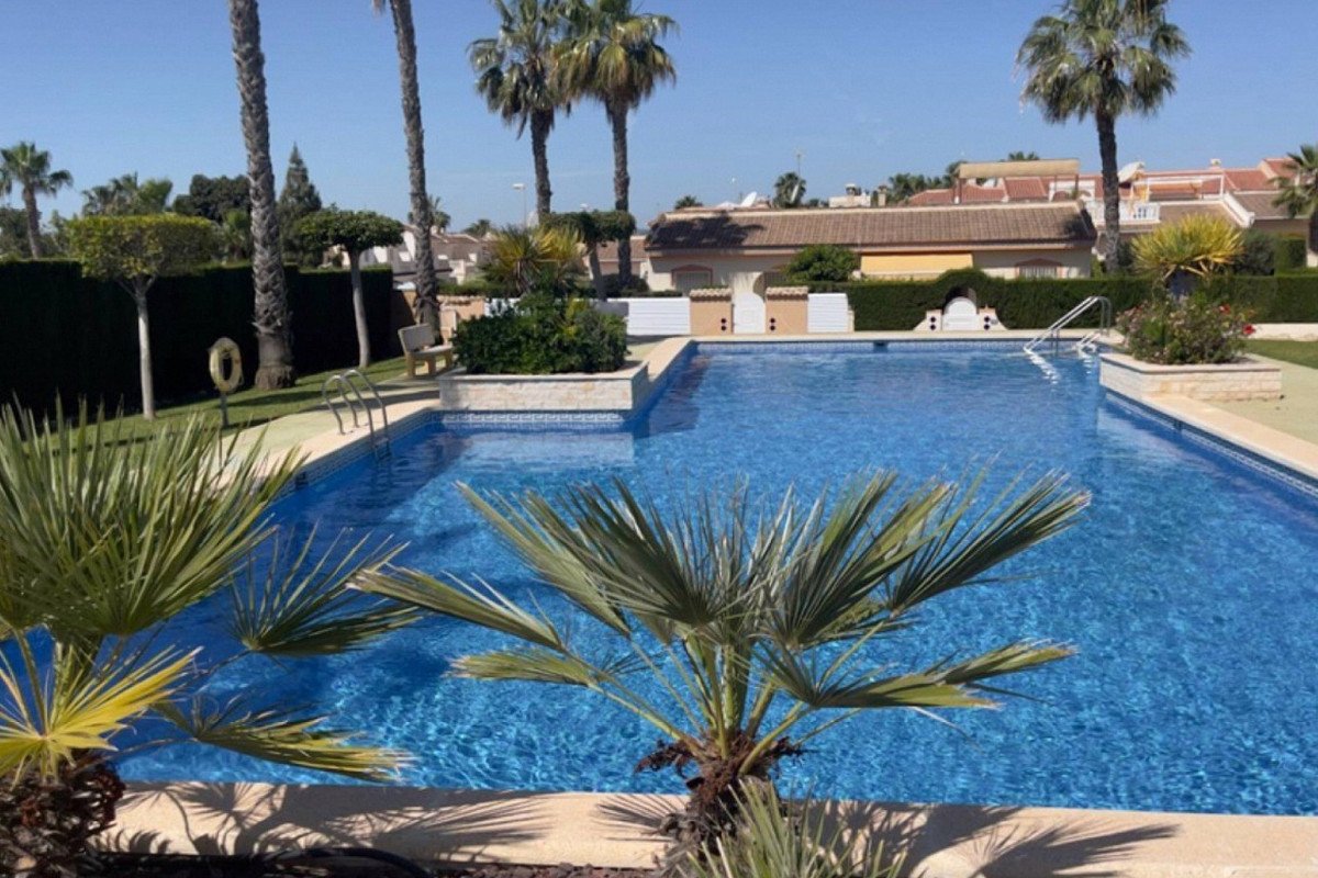2 Bed Bungalow in Dona Pepa في Dona Pepa, 
