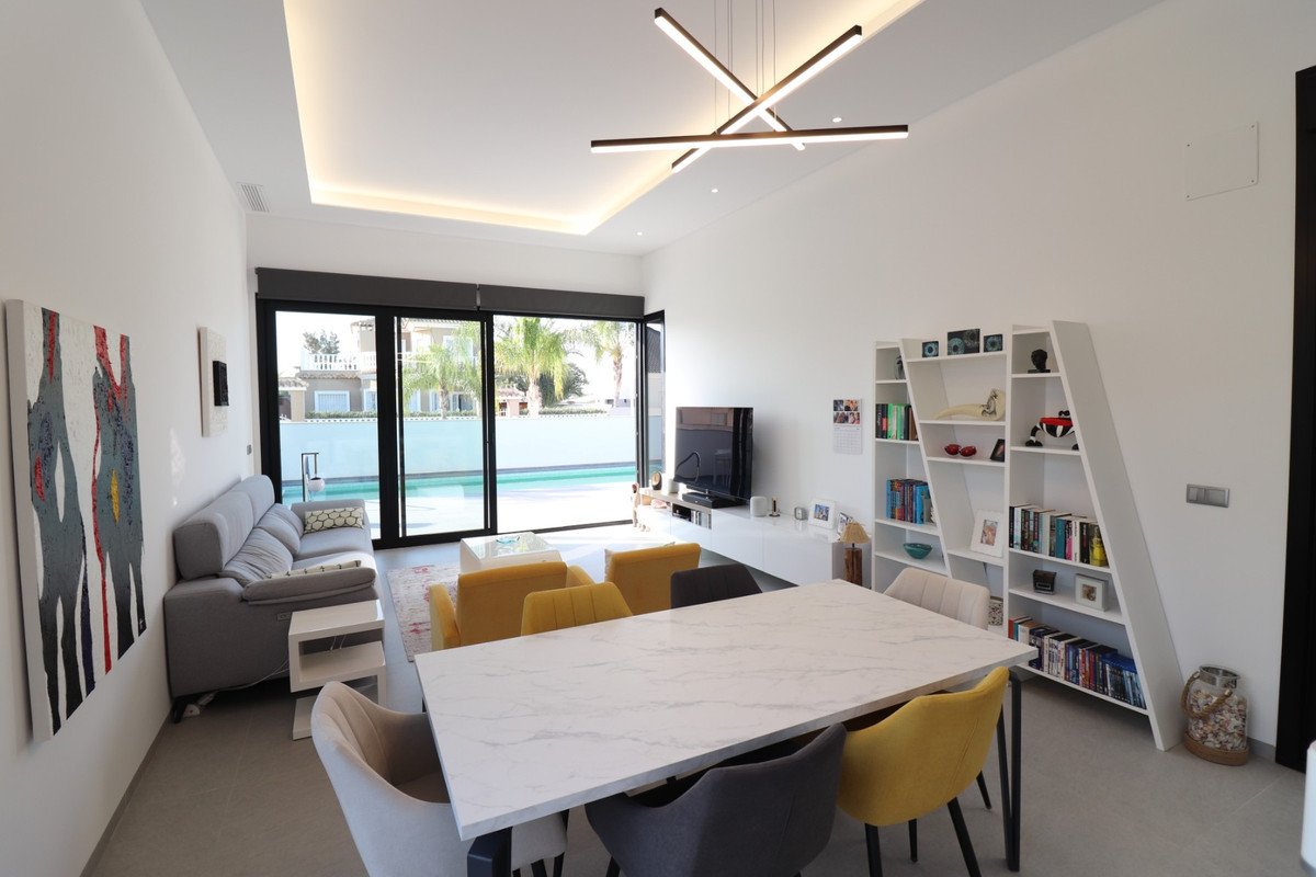 3 Bed Detached Villa in Formentera del Segura in Formentera del Segura, Detached Villa