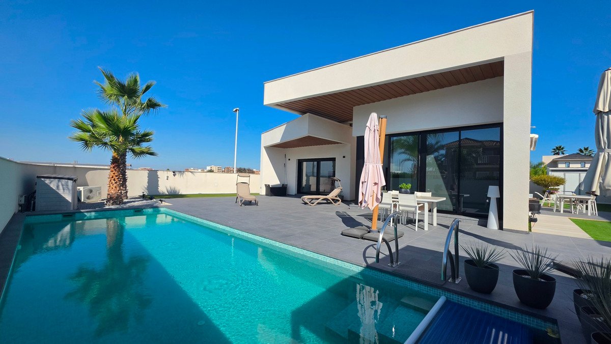 3 Bed 단독 빌라 in Formentera del Segura