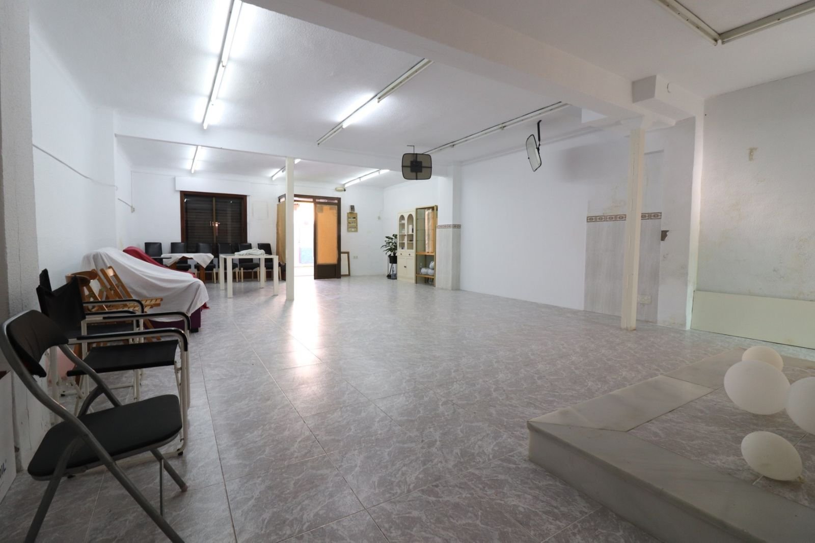 Property in Benijofar في Benijofar, وحدة تجارية