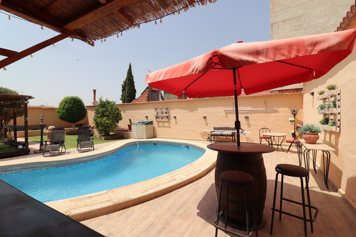 4 Bed Semi-Detached House in Benijofar in Benijofar, Semi-Detached House