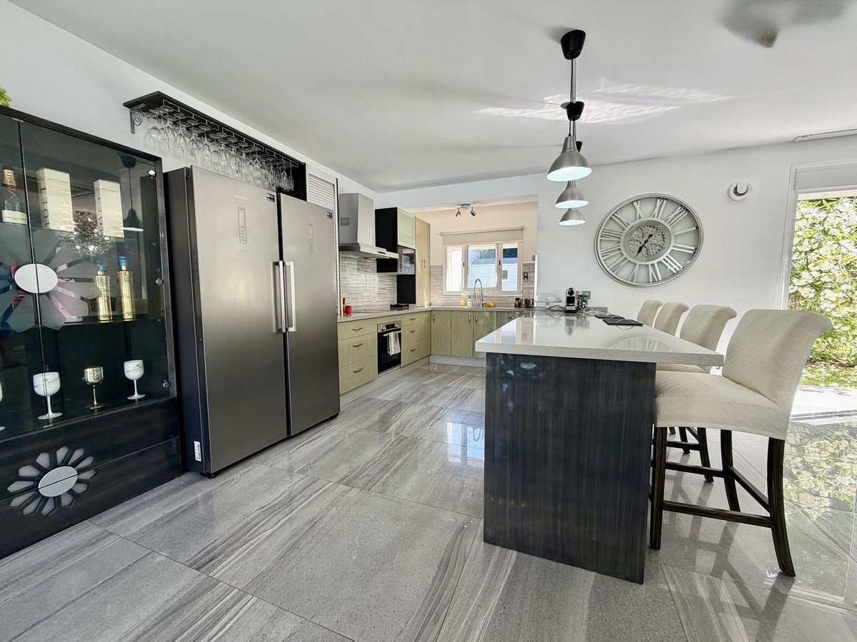 4 Bed Detached Villa in Cabopino in Cabopino, Detached Villa