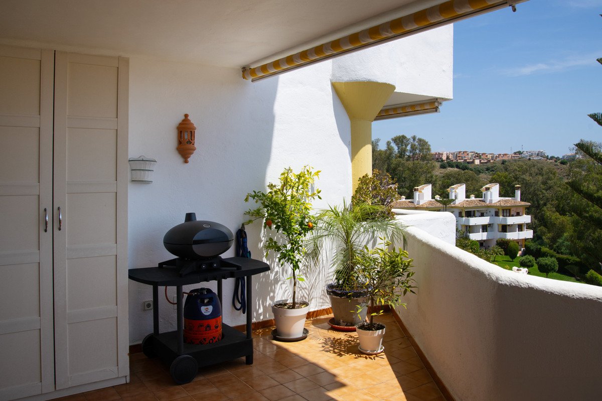 2 Bed Middle Floor Apartment in Calahonda in Calahonda — Apartment