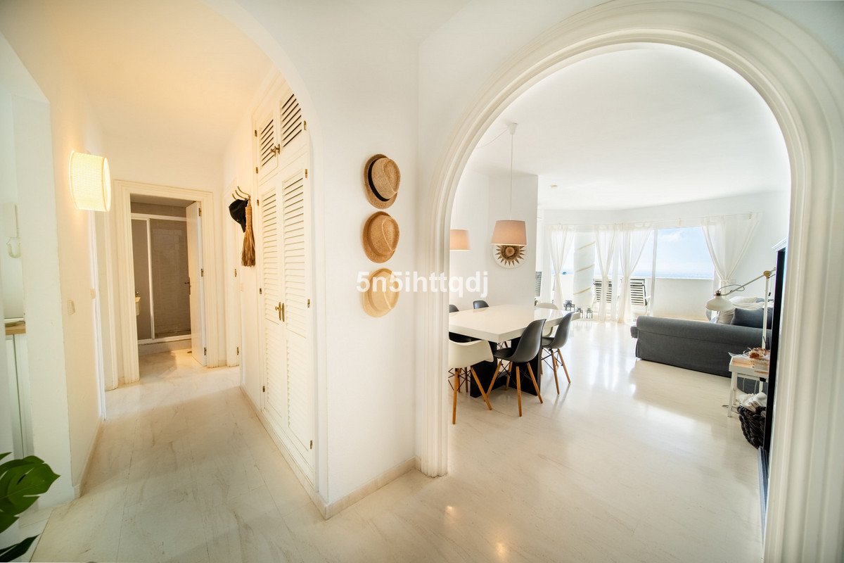 2 Bed Middle Floor Apartment in Calahonda in Calahonda — Apartment