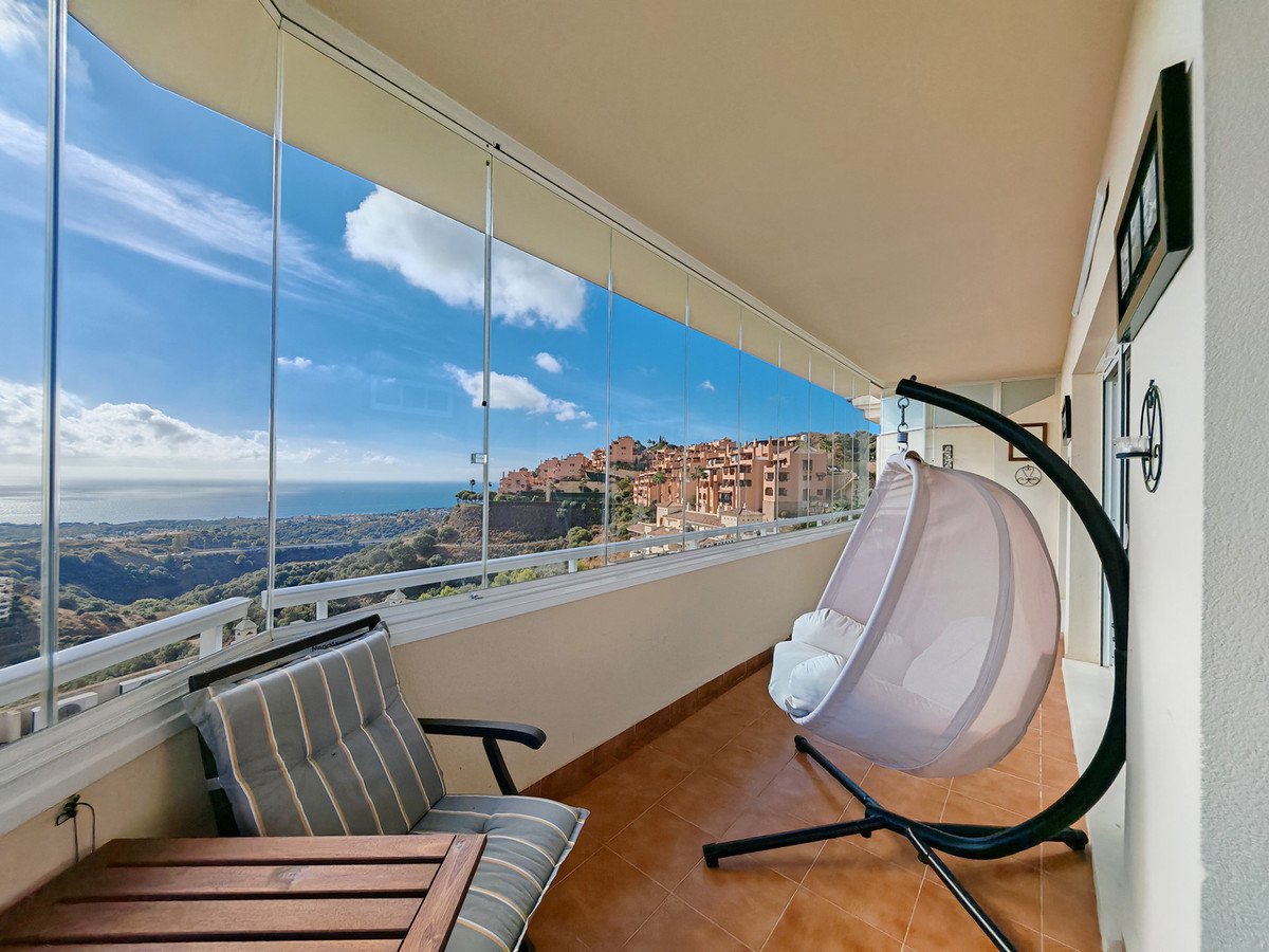 3 Bed Middle Floor Apartment in Calahonda in Calahonda, Apartment