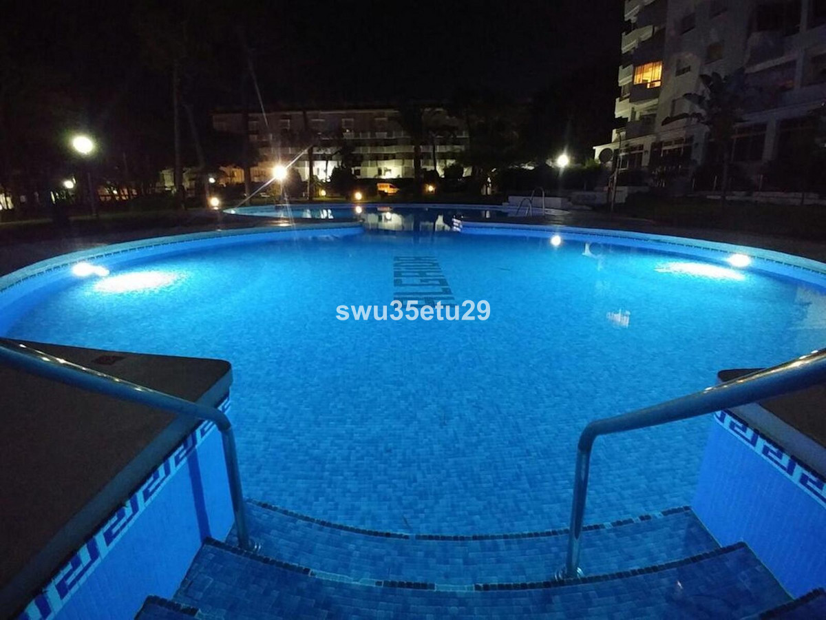 1 Bed Middle Floor Apartment in Calahonda في Calahonda — شقة