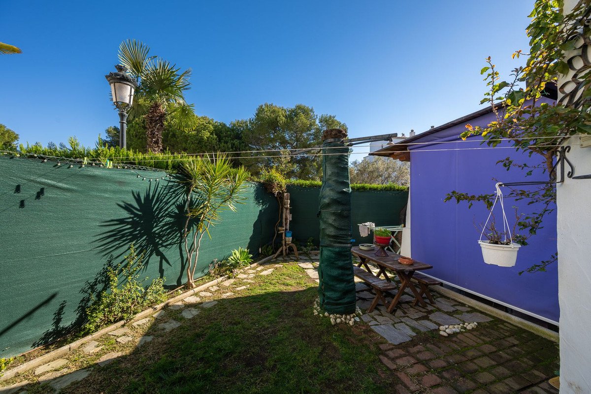 2 Bed Ground Floor Apartment in Calahonda i Calahonda — Lejlighed