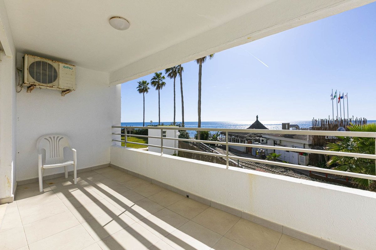 2 Bed Ground Floor Apartment in Calahonda في Calahonda — شقة