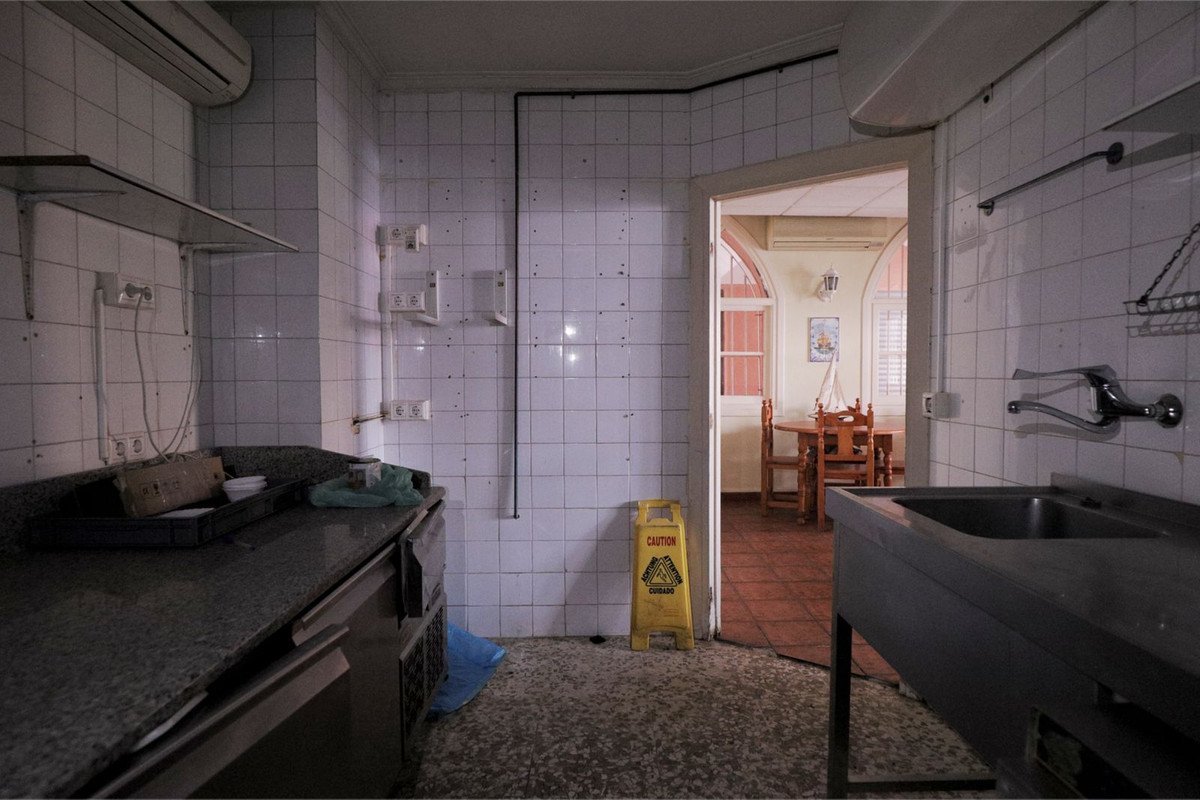 Business in Calahonda في Calahonda — تجاري