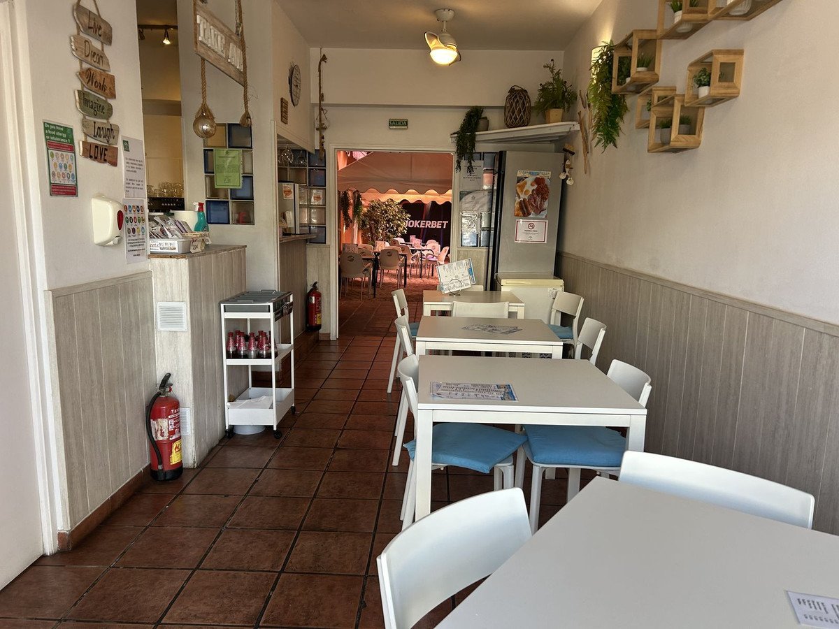 Restaurant in Calahonda في Calahonda — مطعم