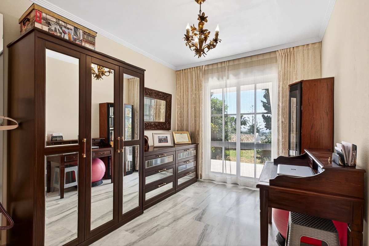 4 Bed Townhouse in Calahonda in Calahonda — Townhouse