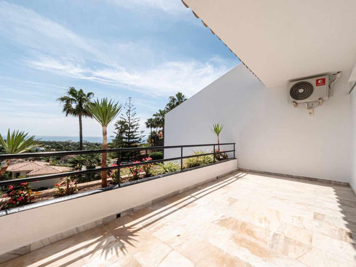 4 Bed Townhouse in Calahonda in Calahonda, Townhouse