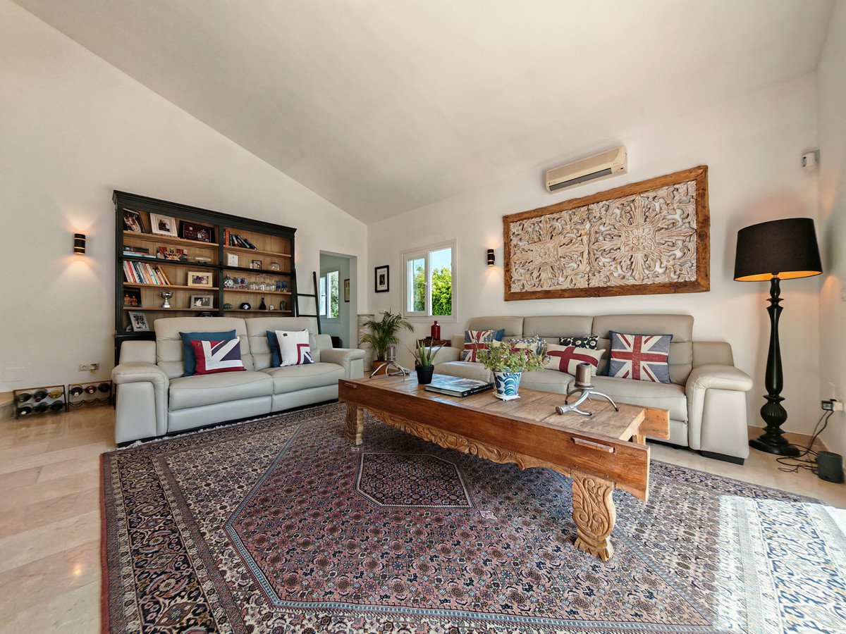 3 Bed Detached Villa in Calahonda in Calahonda — Detached Villa