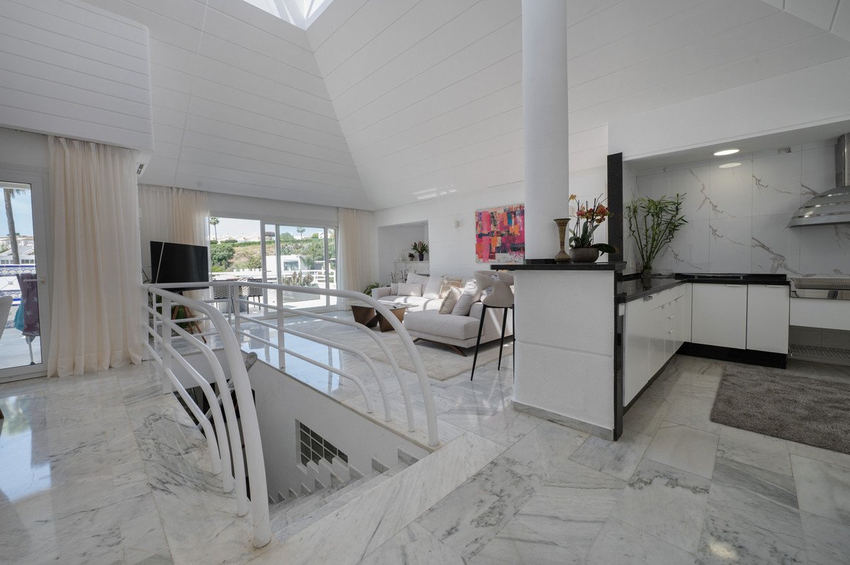 4 Bed Semi-Detached House in Calahonda in Calahonda — Semi-Detached House
