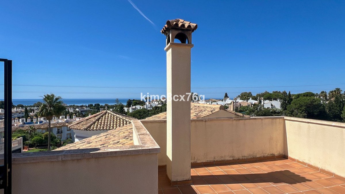 5 Bed Detached Villa in Calahonda in Calahonda, Detached Villa