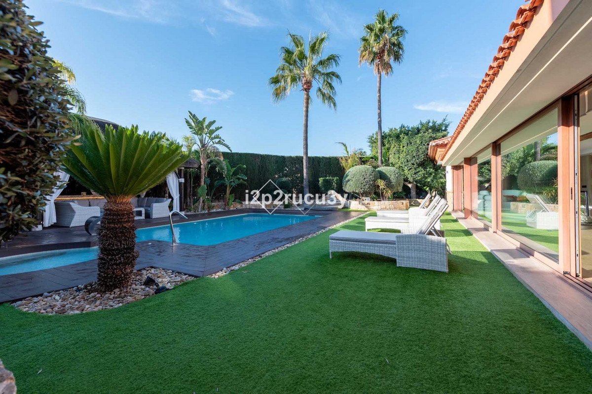 4 Bed 独栋别墅 in Calpe 位于 Calpe, 独栋别墅