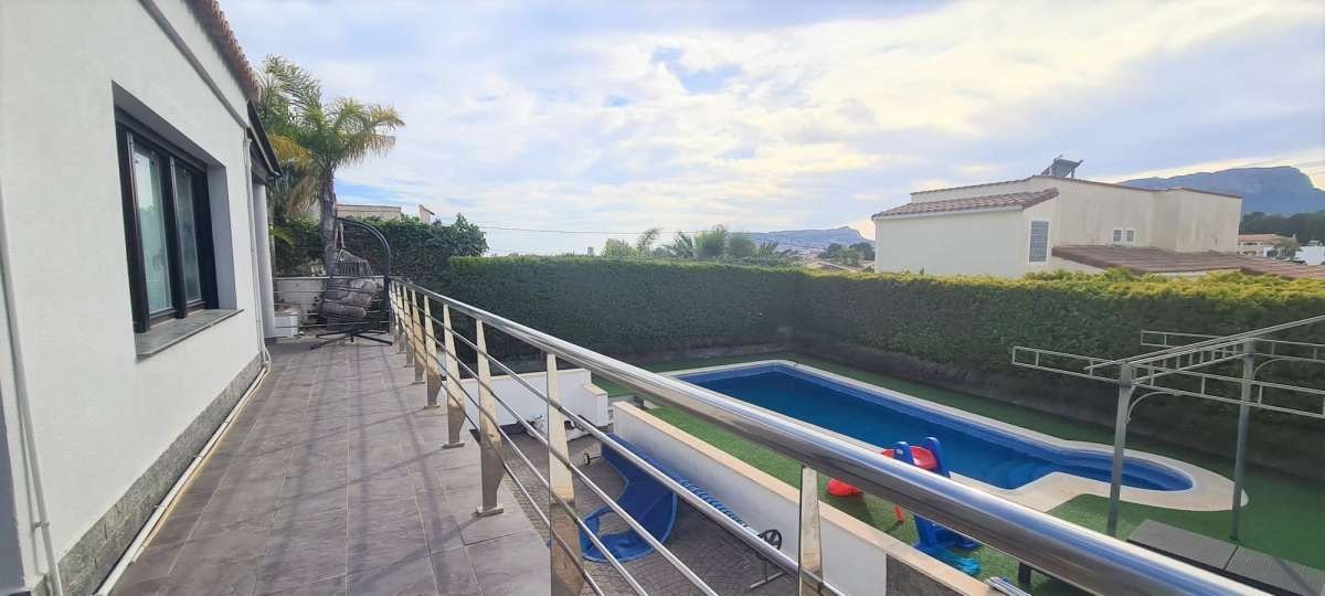 5 Bed Bungalow in Calpe في Calpe, فيلا