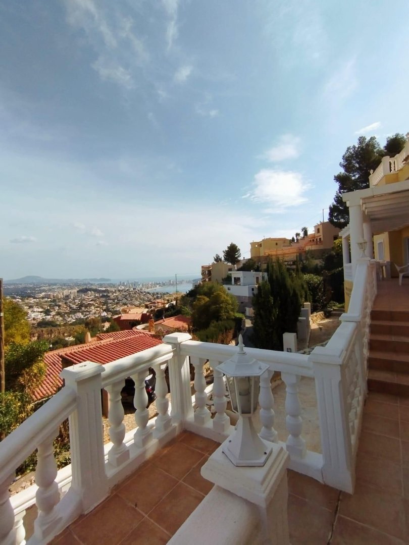 8 Bed Bungalow in Calpe في Calpe, فيلا