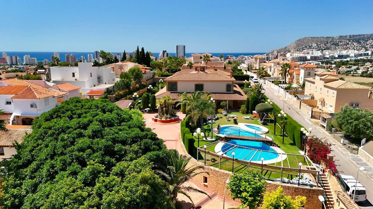 8 Bed Bungalow in Calpe in Calpe, Villa