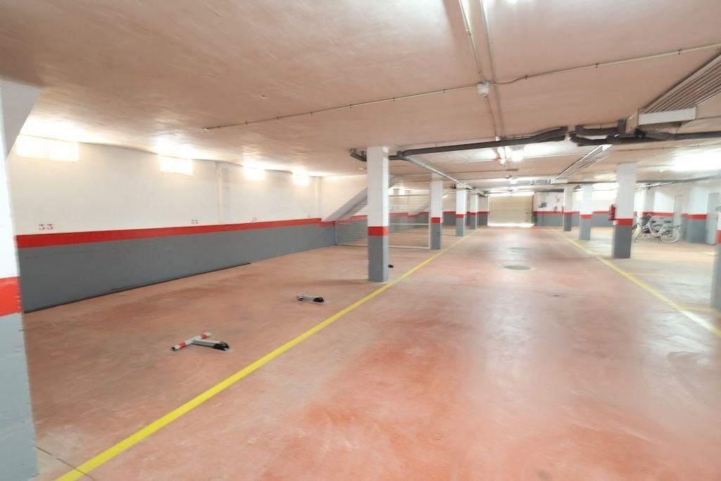 Garage in Campoamor في Campoamor — مرآب