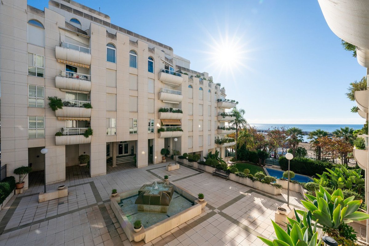 2 Bed شقة في الطابق الأوسط in Marbella في Marbella, شقة