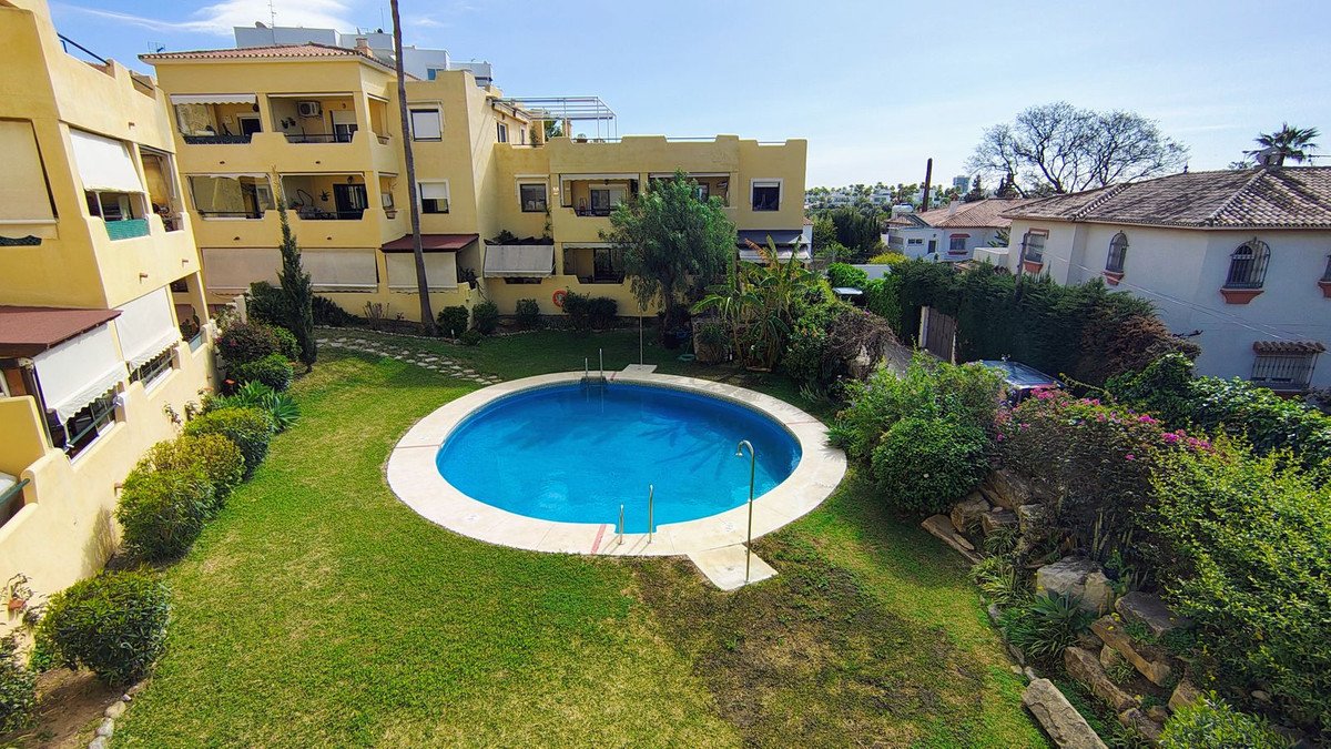 2 Bed شقة في الطابق الأوسط in Marbella في Marbella, شقة