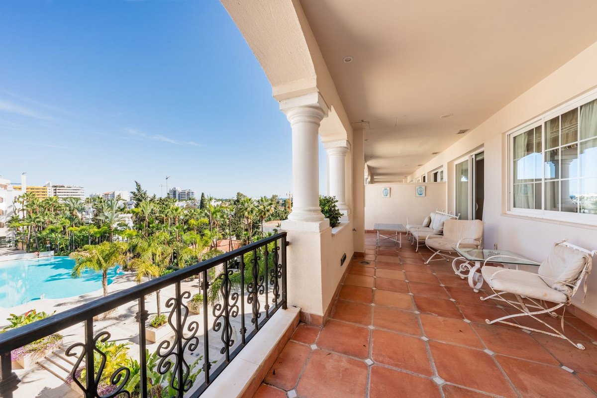2 Bed شقة في الطابق الأوسط in Marbella في Marbella, شقة