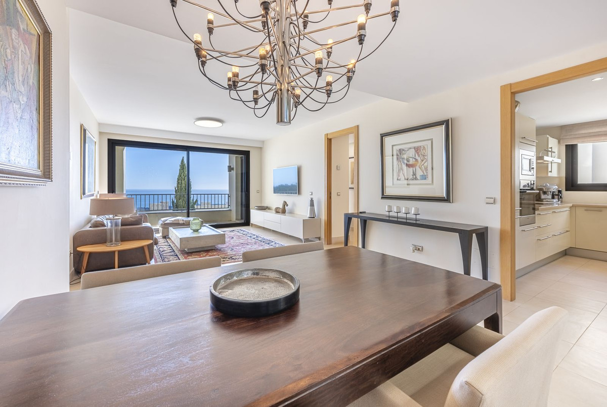 3 Bed شقة في الطابق الأوسط in Marbella في Marbella, شقة