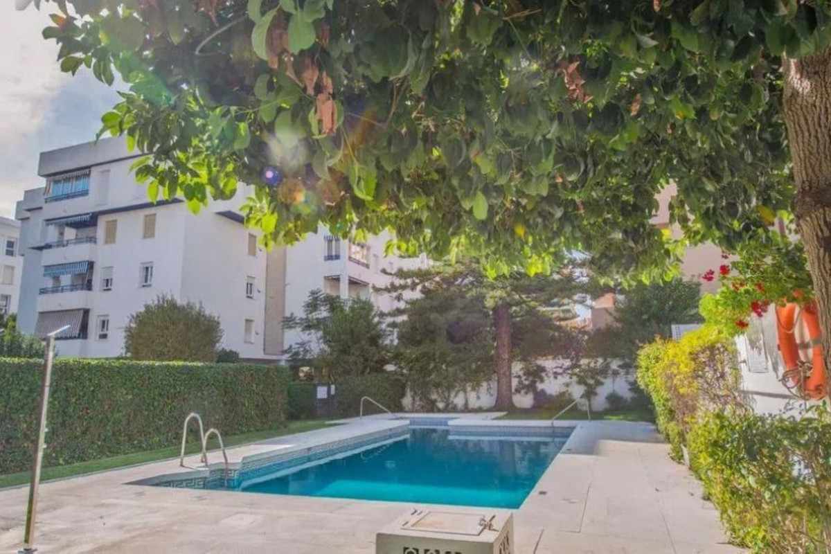 3 Bed شقة في الطابق الأوسط in Marbella في Marbella, شقة