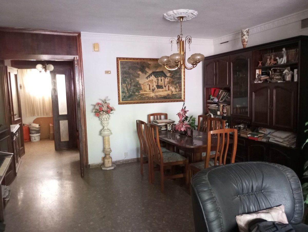 3 Bed شقة في الطابق الأوسط in Marbella في Marbella, شقة
