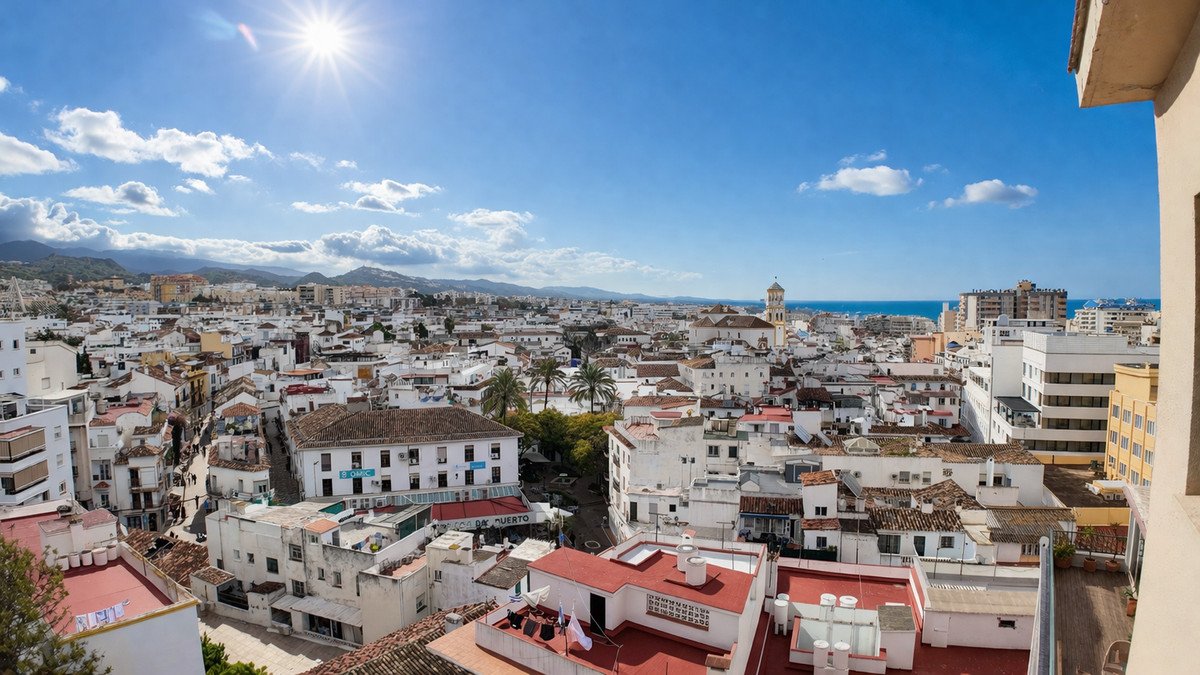 3 Bed شقة في الطابق الأوسط in Marbella في Marbella, شقة