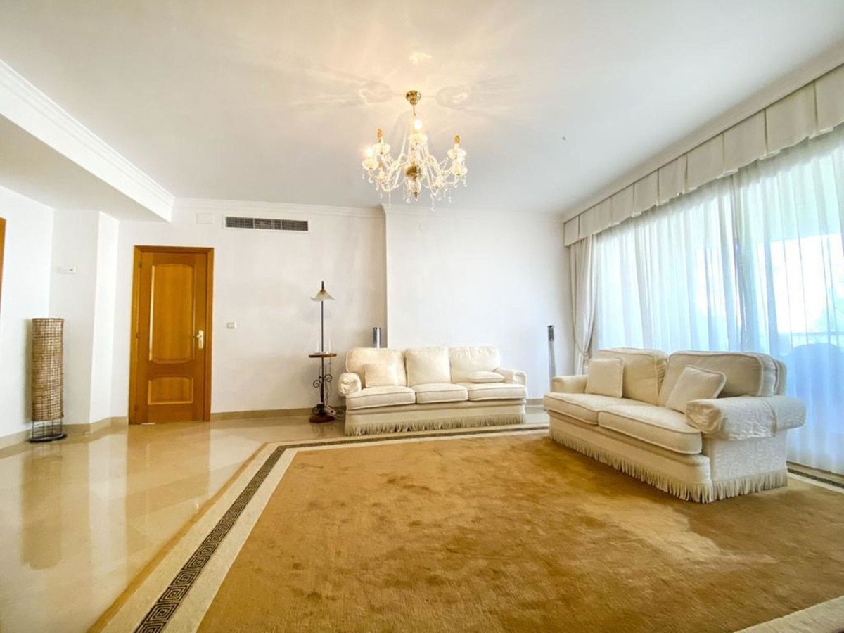 3 Bed Tussenverdieping Appartement in Marbella in Marbella, Appartement