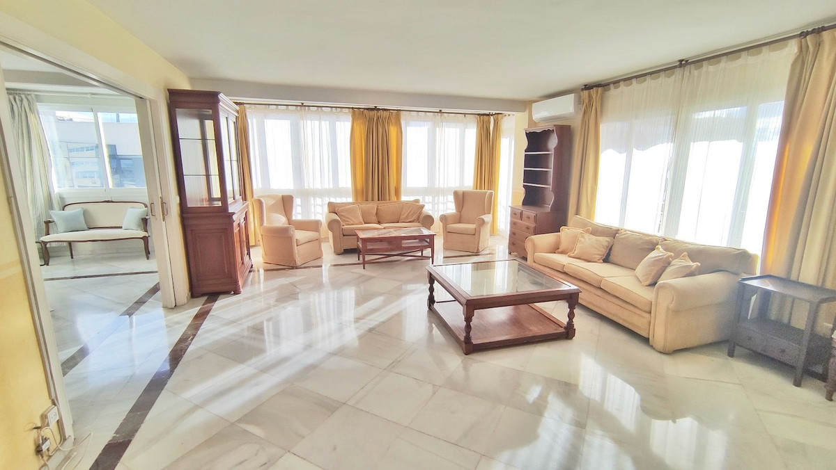 4 Bed Tussenverdieping Appartement in Marbella in Marbella, Appartement