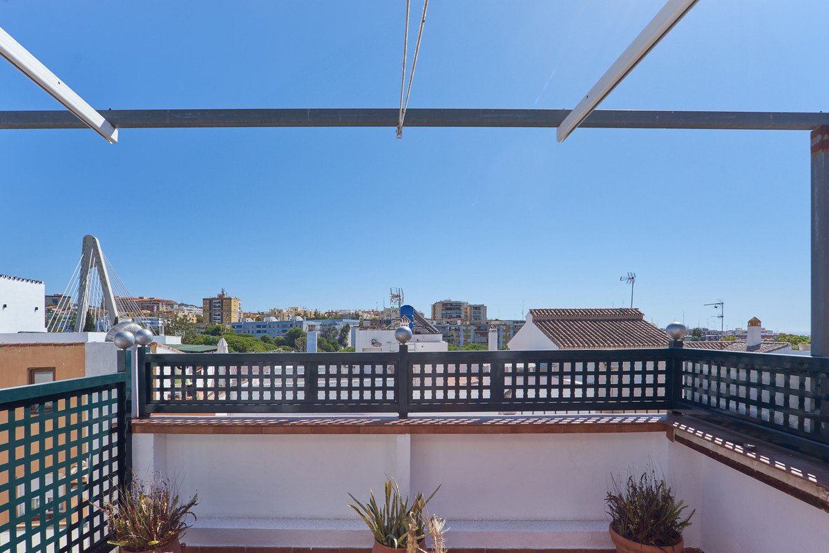 7 Bed Hotel in Marbella في Marbella, فندق