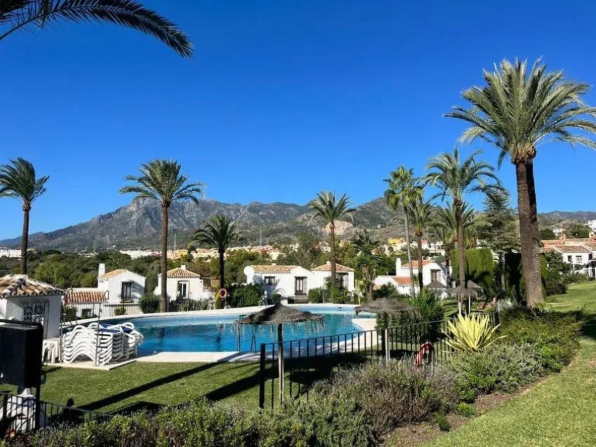 2 Bed بيت مدينة in Marbella في Marbella, تاون هاوس