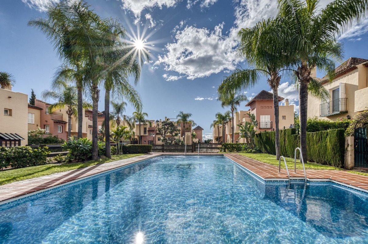 3 Bed بيت مدينة in Marbella في Marbella, تاون هاوس