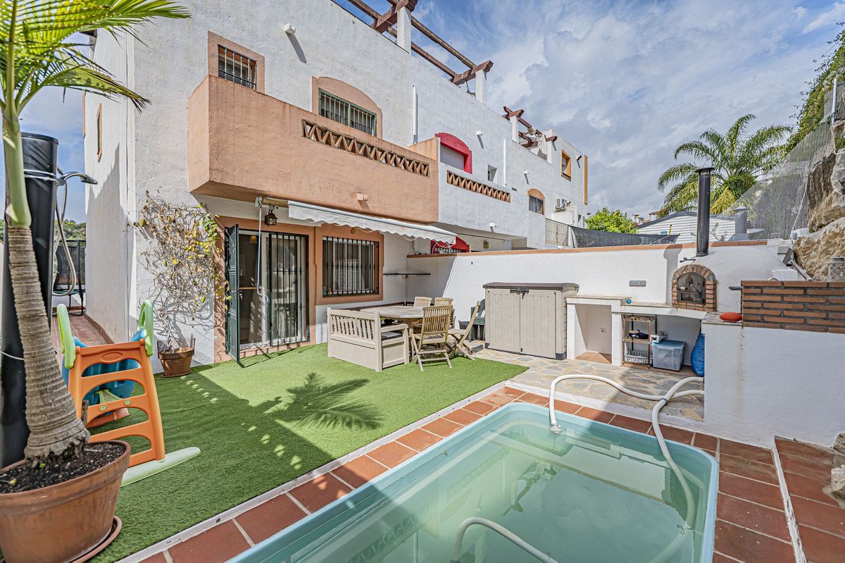 4 Bed Rijtjeshuis in Marbella in Marbella, Rijtjeshuis