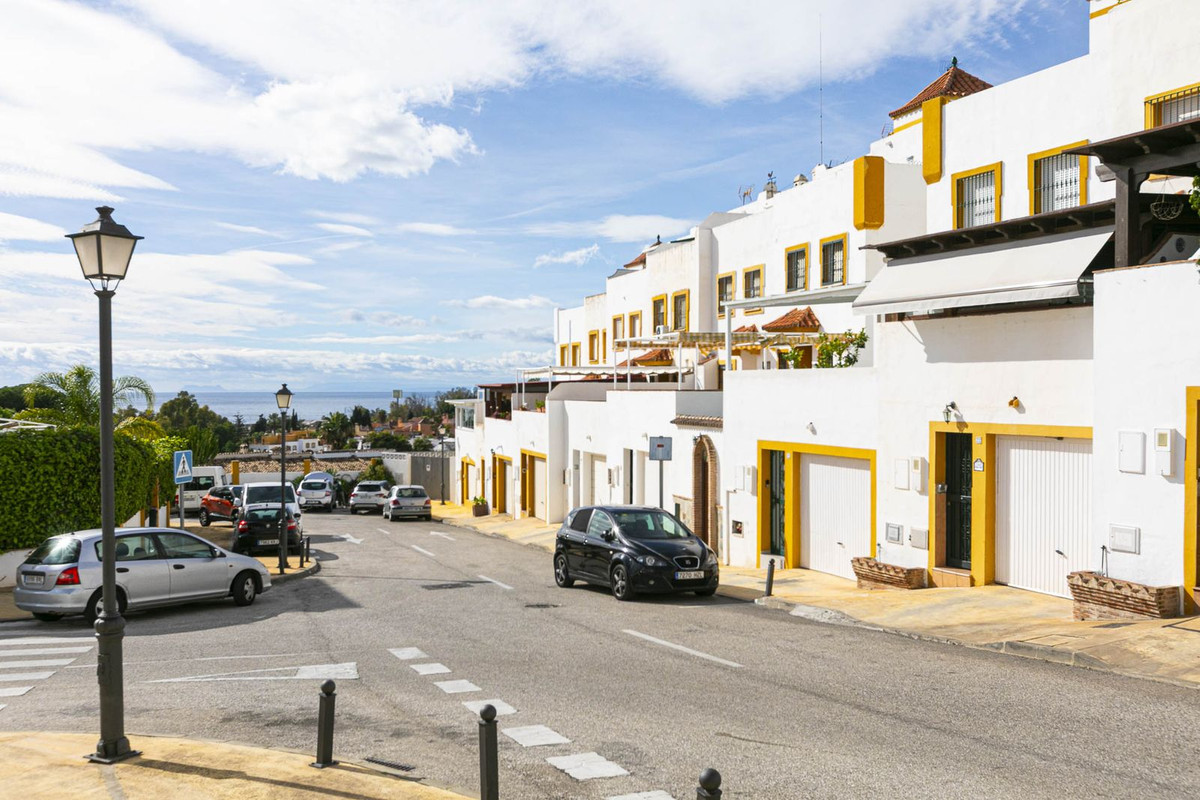 6 Bed Rijtjeshuis in Marbella in Marbella, Rijtjeshuis