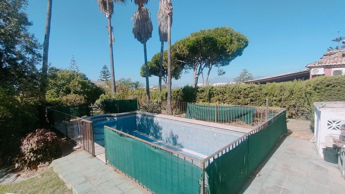 4 Bed فيلا مستقلة in Marbella في Marbella, فيلا منفصلة