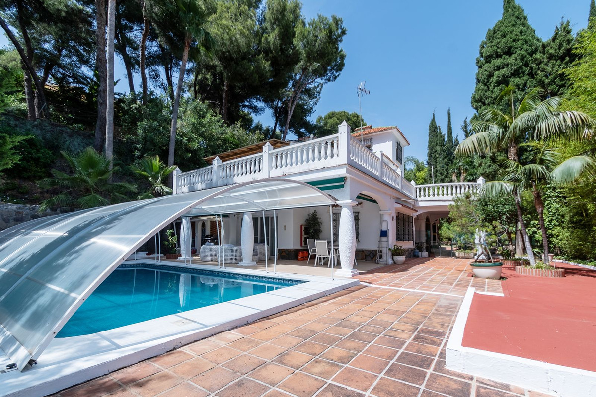 4 Bed فيلا مستقلة in Marbella في Marbella, فيلا منفصلة